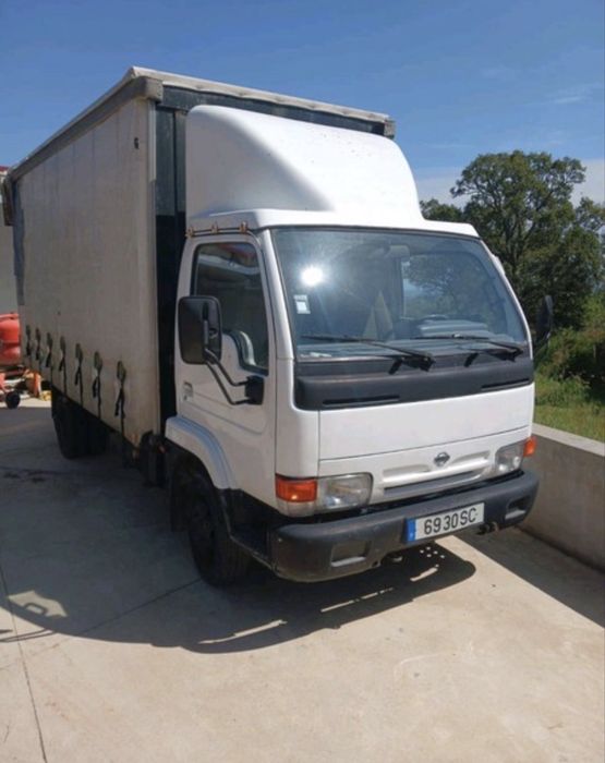 Nissan Cabstar 3.0  com toldo, rodado duplo