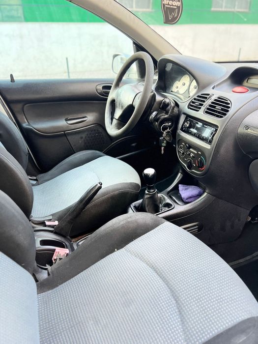Peugeot a venda 206