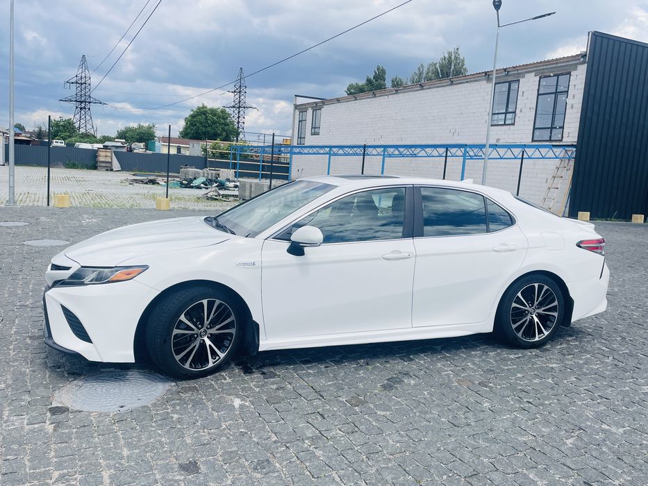 Toyota Camry 70 (гібрід) 2018 рік