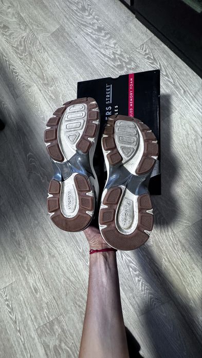 Кросівки 41р Skeners