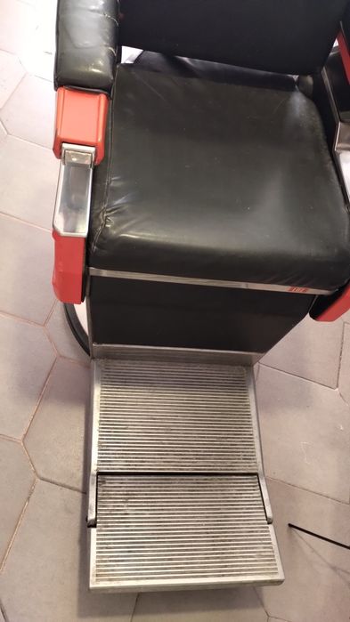 Cadeiras de barbeiro e afins