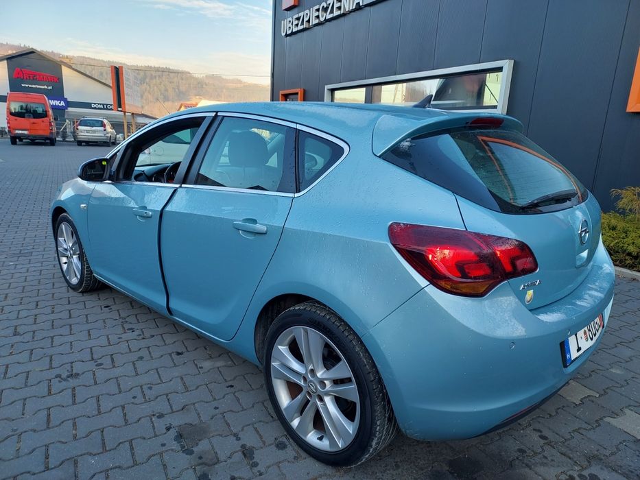 Opel Astra J Cosmo 1.6 16V HB 5D