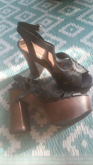 Piękne skórzane koturny Zara drewno r.41