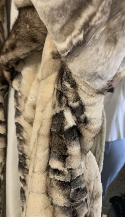 Продам норкову шубу