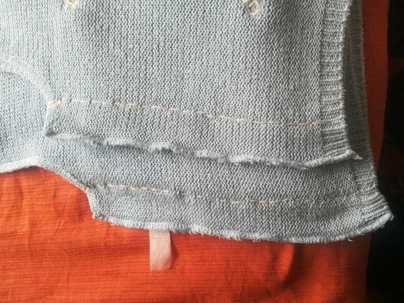 Błękitna kamizelka z kwiatkami