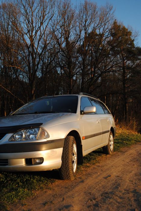Тойота Авенсіс 2001