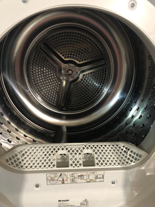 Сушильна машинка SHARP для білизни з тепловим насосом.