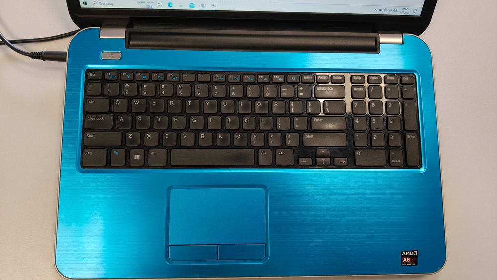 Laptop 17" Dell Inspiron 5735 AMD A8 / 4GB / 256GB / Windows 10