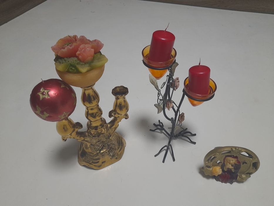 Свечки и подсвечники.