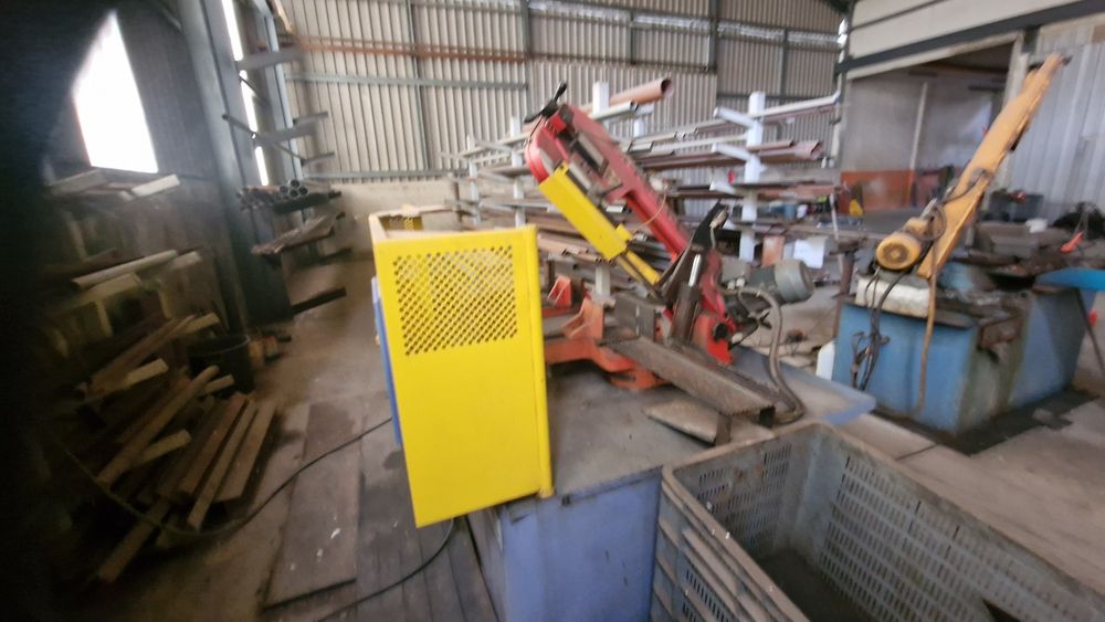 Serrote de fita com tapete 400 maquinas de metalomecanica