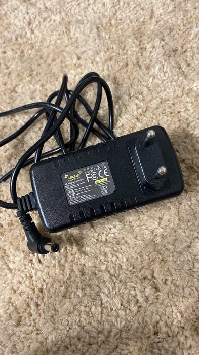 LEICKE Profesjonalny uniwersalny zasilacz sieciowy 9V 2A ładowarka 18W