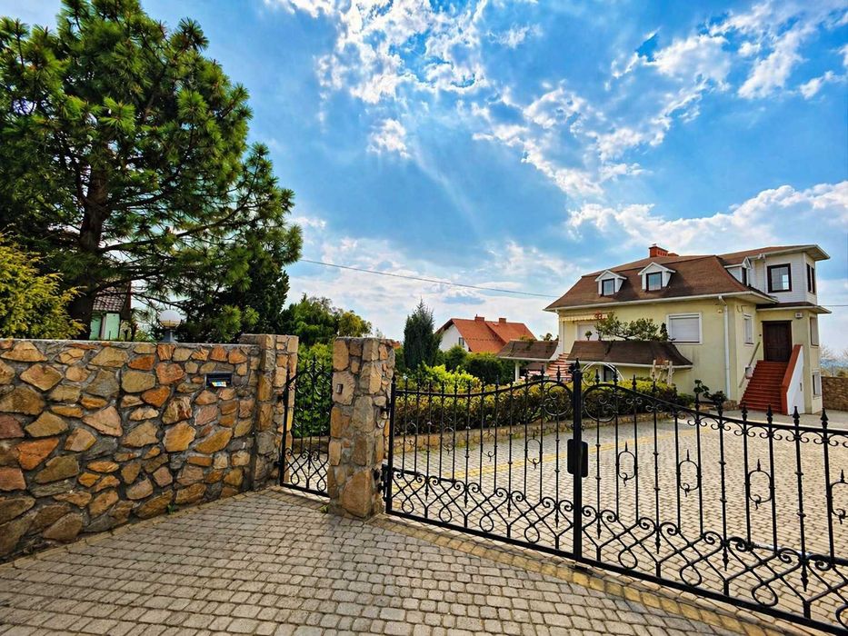 Dom wolnostojący z basenem/Mogilany/ Piękny widok/wysoki standard250m2