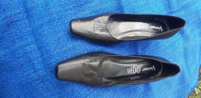 Venturini buty czółenka czarne skóra 37