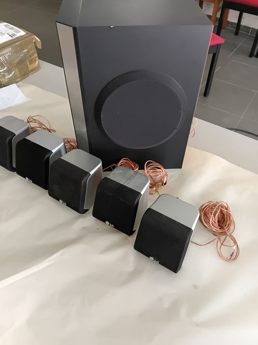 1 leitor e amplificador de DVD Sony 1 Subwoofer e 5 colunas LG