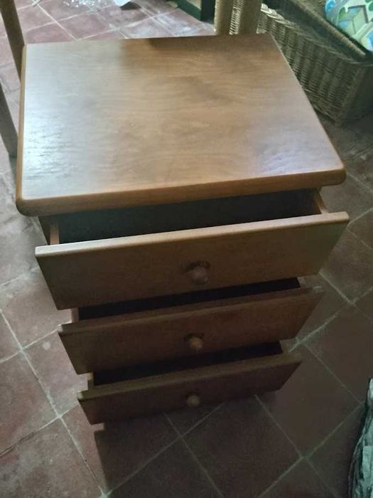 2 Mesas de Cabeceira