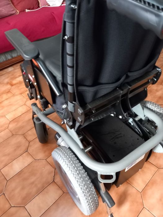 Cadeira de rodas elétrica