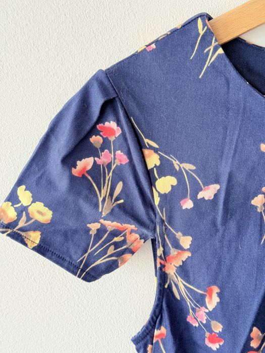 Sukienka granatowa Apricot taliowana kwiaty elegnacka letnia