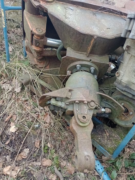 Forwarder rotator z łyżką do kopania