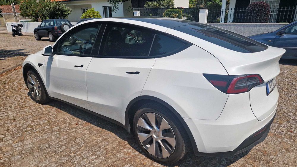 Tesla modelo Y 2022 com 57000 kms