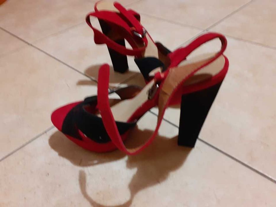 Buty na obcasie.