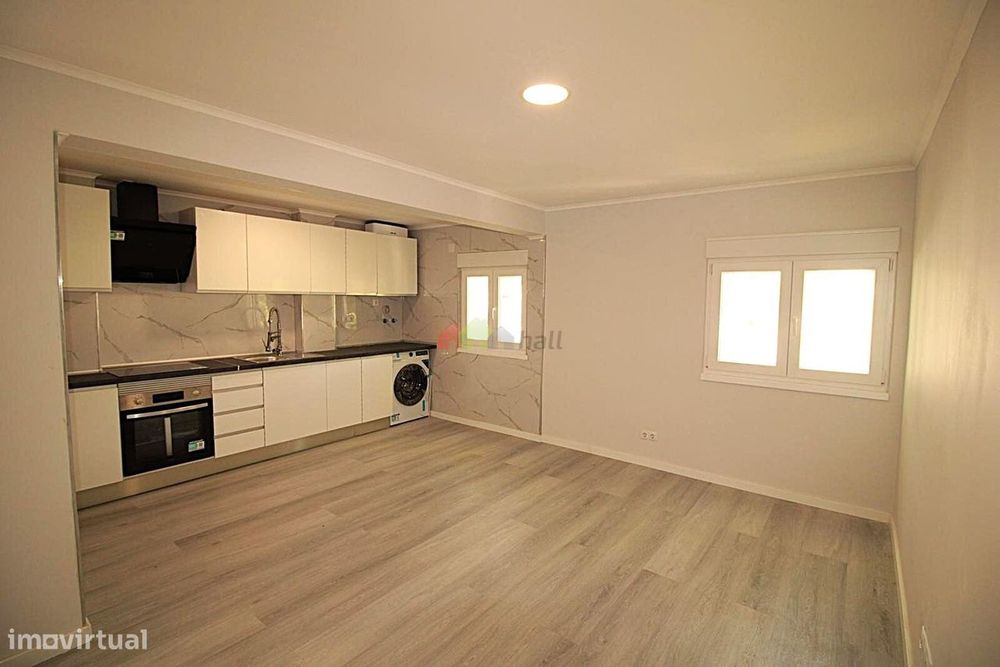 Apartamento T3, 2º andar, em Laranjeiro - Almada