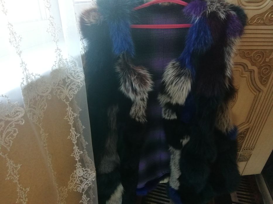 Жилет з на турального хутра розмір 58.