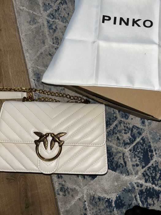 Biała Torebka Pinko ze złotymi elementami