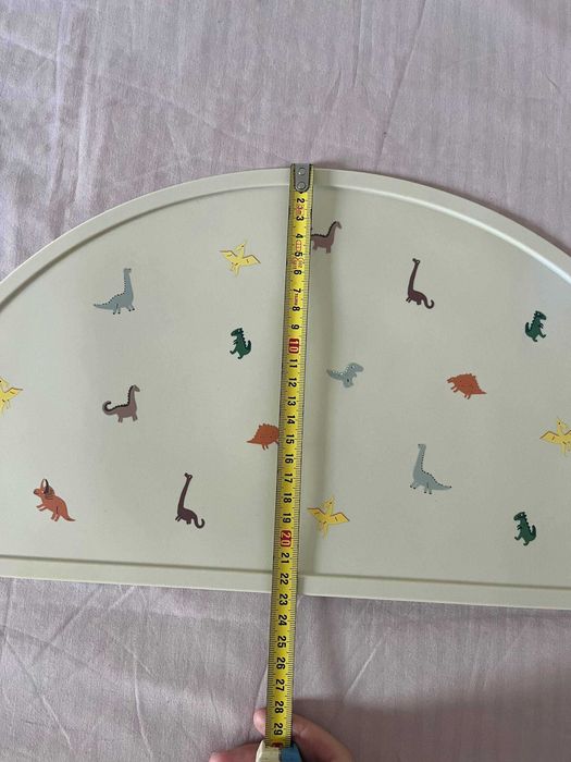 Individual de silicone Mushie meia-lua para criança, dinossauros, 47 c