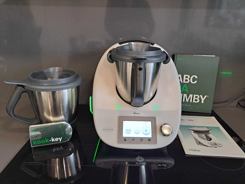 Bimby TM5 + 2 Copos + Cook-Key Oportunidade