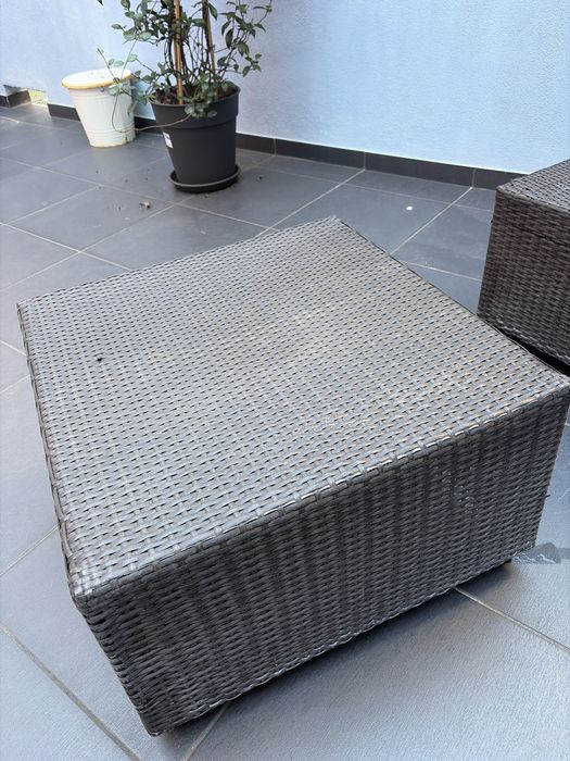 Conjunto jardim com mesa de apoio e cadeirao