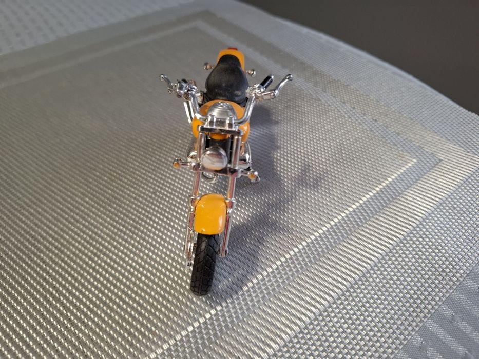 Model motor skala 1:12