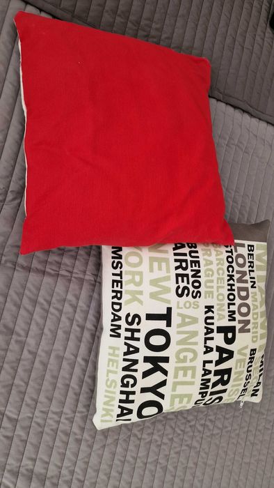 Cortinas de quarto Nomes de cidades e almofadas