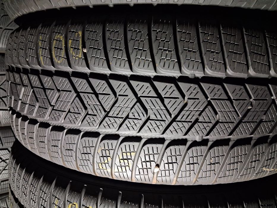 235/50 R20 Pirelli scorpion Winter шини б/у зима КОМПЛЕКТ , Пара