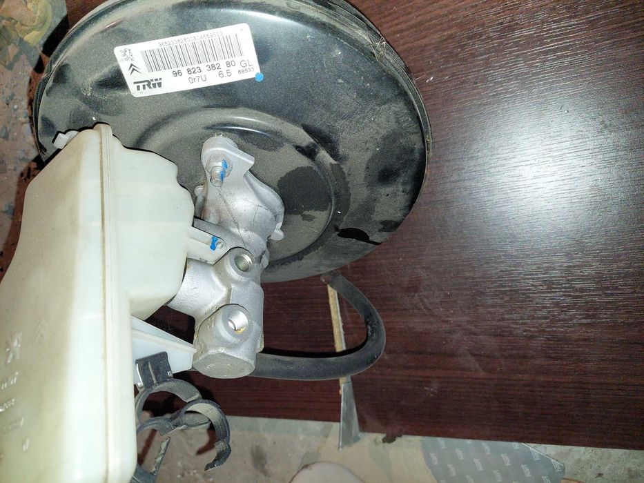 Serwo hamulcowe  Peugeot 207