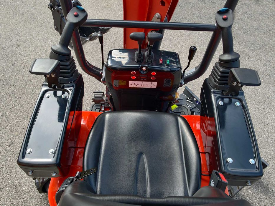 Miniescavadora / Minigiratoria de rastros 1Ton. Kubota + Engate Rápido S30 cauda zero