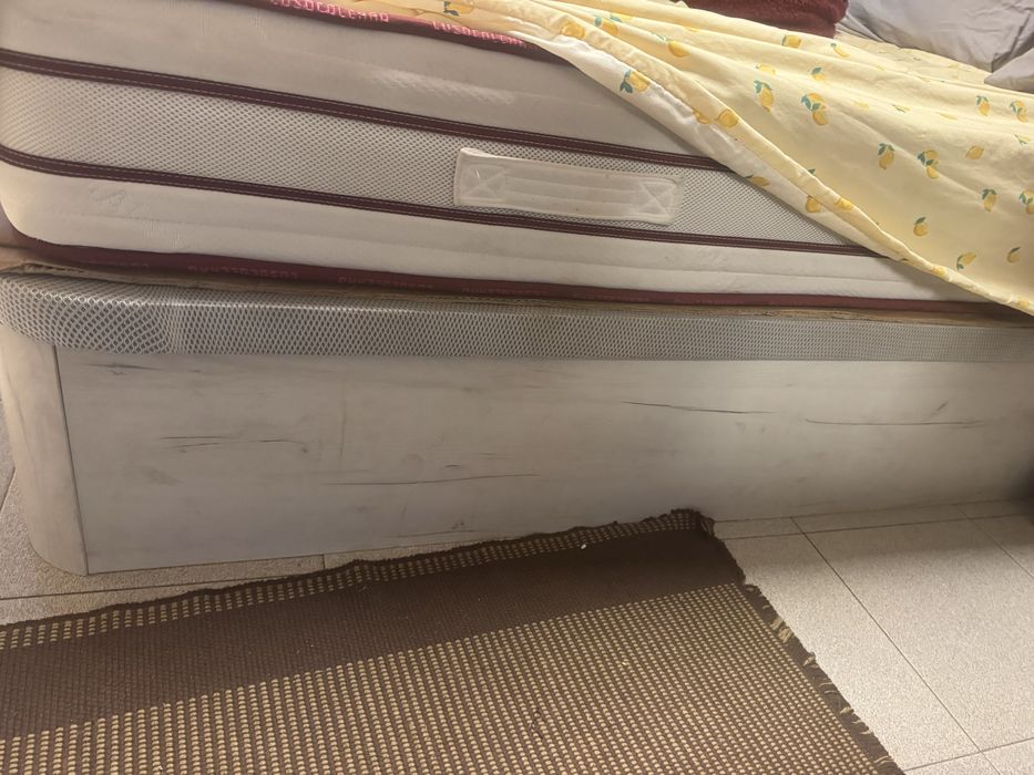 Cama de casal com arrumacao