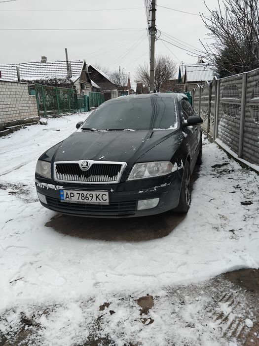 Продаётся Skoda Octavia 2007 года, бензин 2.0, пробег 153 000 км. Машина в отличном техническом состоянии — идеально подходит для семьи, работы и дальних поездок.
Почему это отличный выбор:
Двигатель и коробка в идеальном состоянии, масла не ест, без посторонних шумов
Подвеска проверена и обслужена, все узлы ходовой исправны
Кузов ухоженный, днище без проблем, 
Салон чистый и аккуратный, все системы работают
Все регламентные работы выполнены: ремень ГРМ, тормоза, фильтры, масло
2 владельца, документы чистые, без залогов и ограничений
Дополнительно: сигнализация, комплект летней  резины, можно сразу садиться и ехать. Реальному покупателю торг. Цена 6400