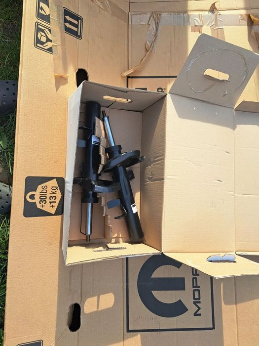 Amortyzator przód przedni Ford Focus MK-3 III C-MAX II MEBV6J-18K045-AA 2264313 Amortyzatory przód przednie Ford Focus III 2011-2014 C-Max II 2010-2015