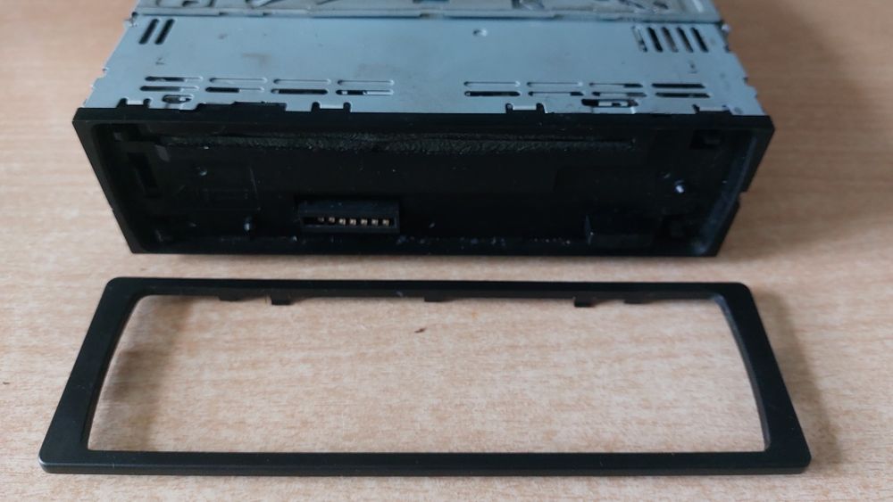 Pioneer DEH-3900MP + głośniki Pioneer TS-G1710F