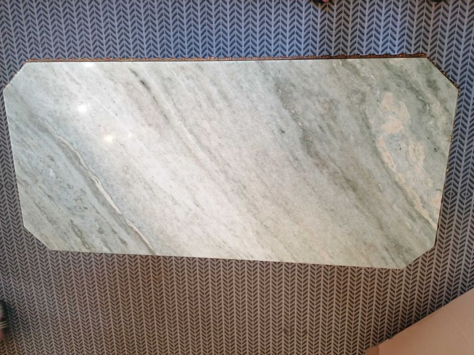 Mesa de centro vintage com tampo em mármore maciço