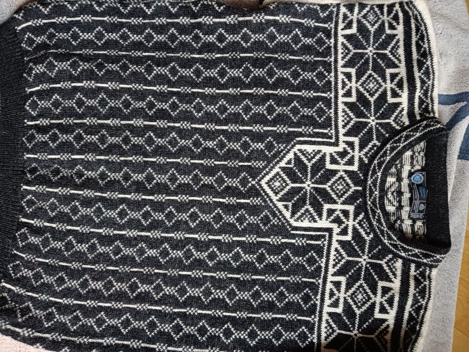 Męski sweter wełniany XL/XXL 100% pure new wełna 54 boss norweski wzór
