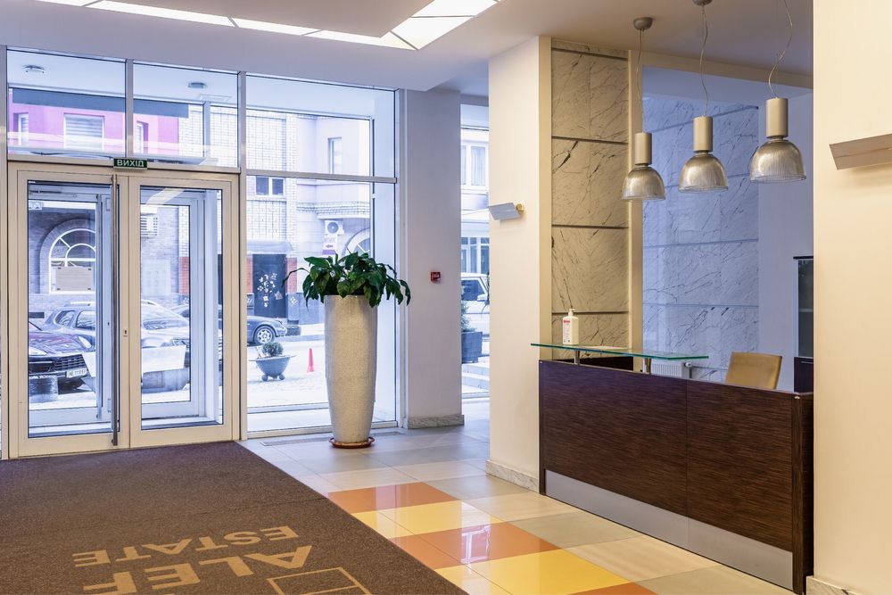 Офіс 39 кв. м. з генерацією та парковкою.