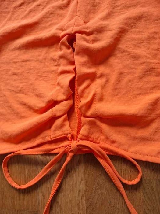 Krótka bluzka, wiązana