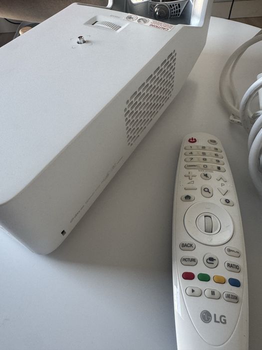 Projektor wyświetlacz LG Cine Beam HF65LSR hdmi