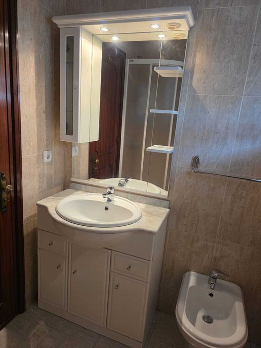 Móvel casa de banho iluminado