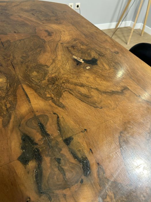 Mesa de escritório e estante