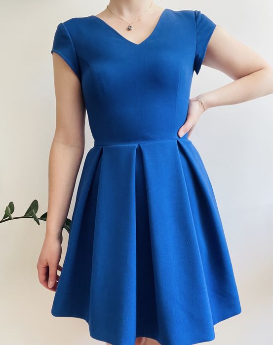 Niebieska elegancka sukienka rozmiar XS szyta na miare