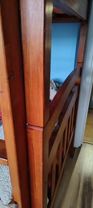 Łóżko piętrowe drewniane