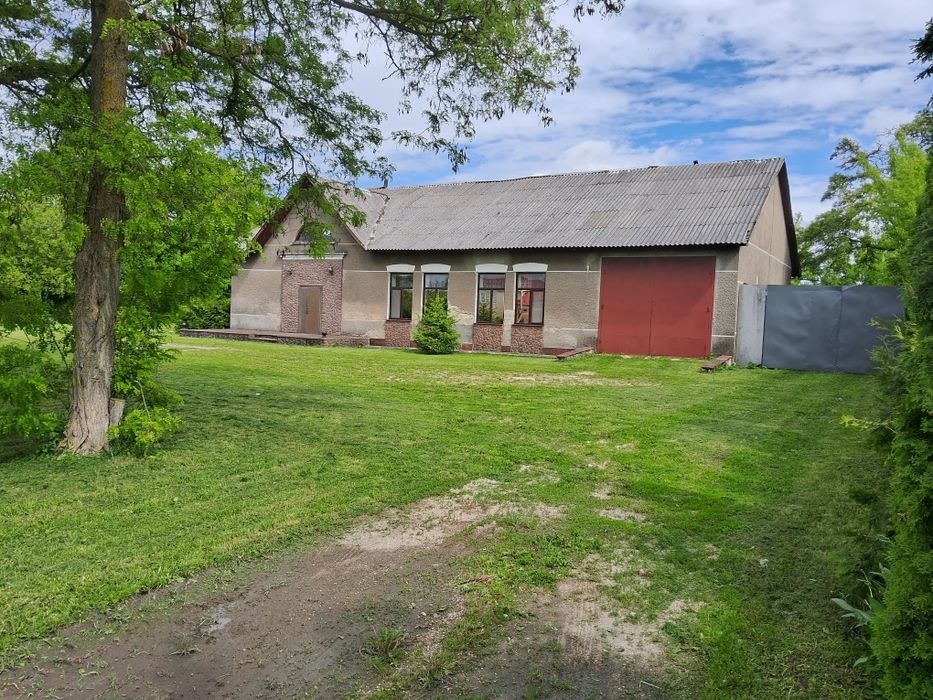 Оренда приміщення 200м2+виставковий майданчик 15сот