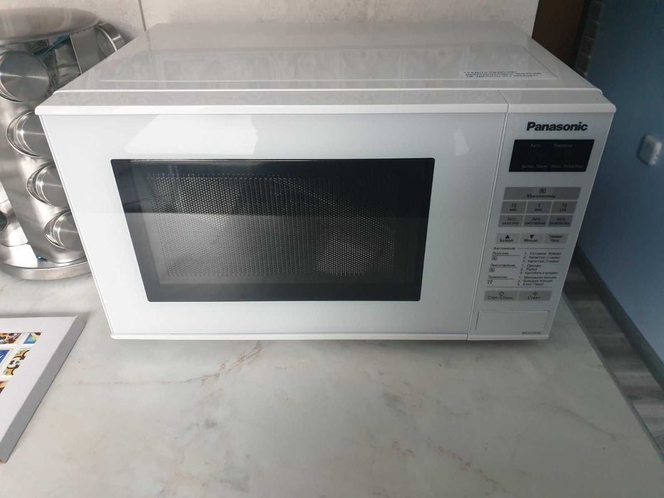 Продам микроволновую печь (микроволновка) Panasonic nn-st251w.